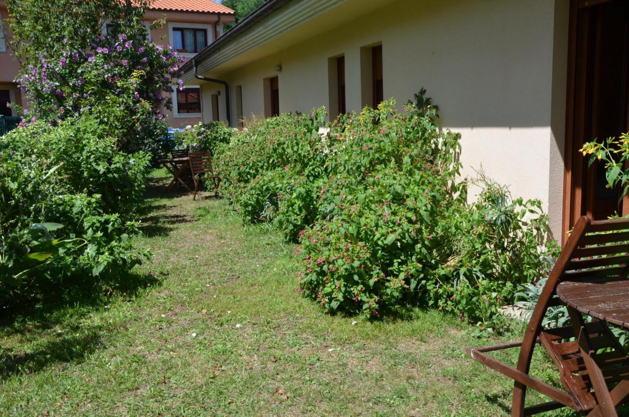Hotel Arenas De Cabrales- Apartamentos ภายนอก รูปภาพ
