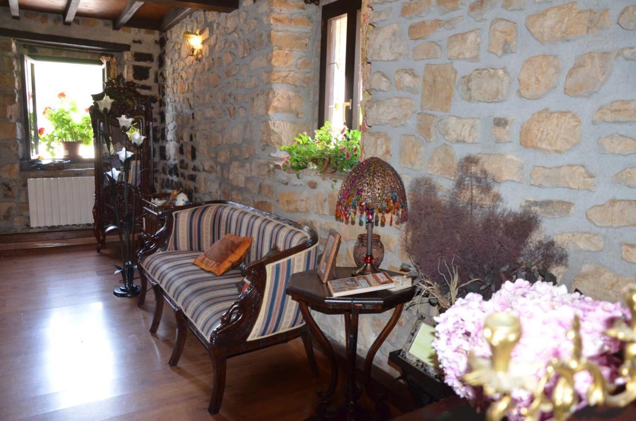 Hotel Arenas De Cabrales- Apartamentos ภายนอก รูปภาพ