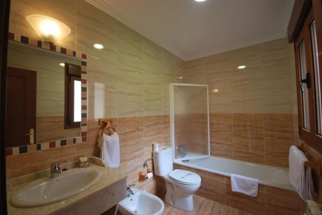 Hotel Arenas De Cabrales- Apartamentos ภายนอก รูปภาพ