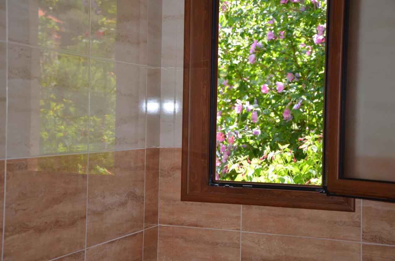Hotel Arenas De Cabrales- Apartamentos ภายนอก รูปภาพ