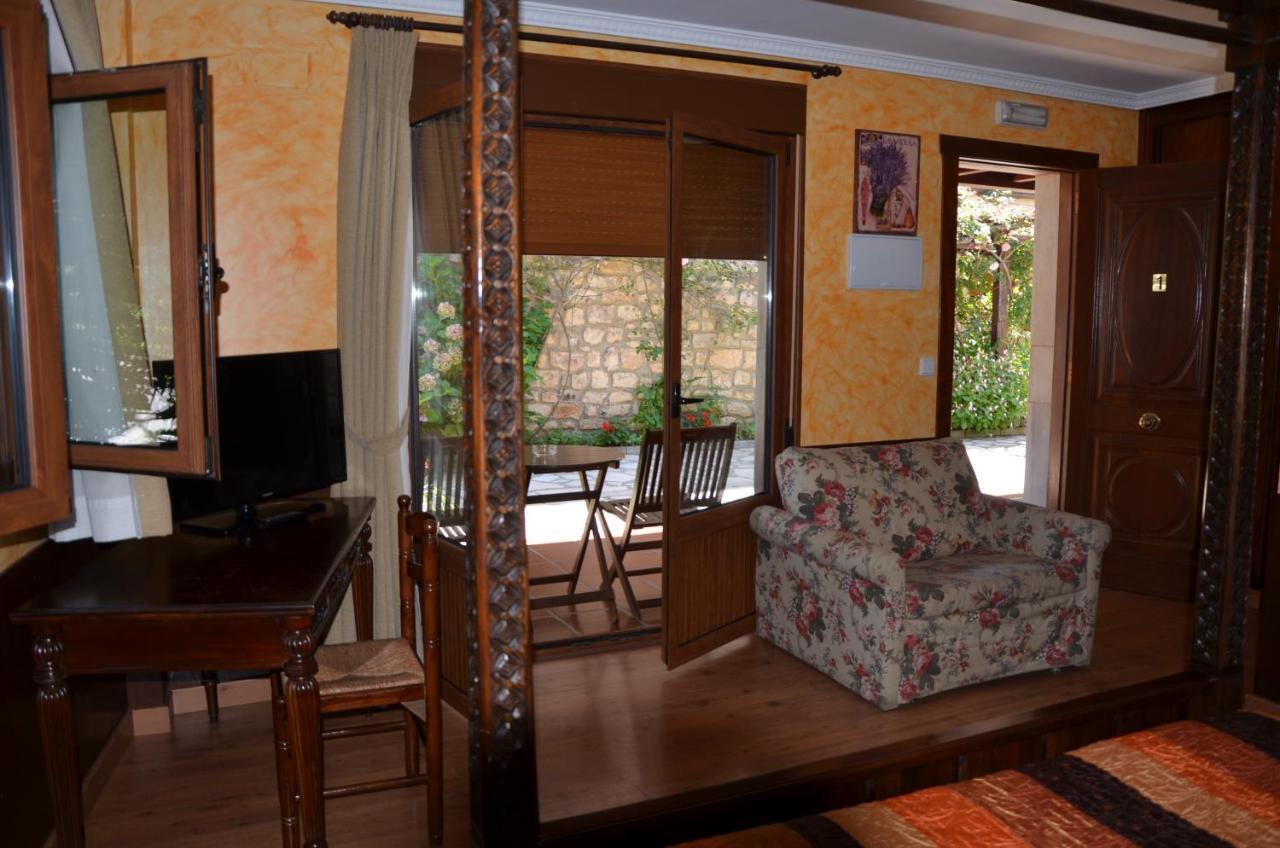 Hotel Arenas De Cabrales- Apartamentos ภายนอก รูปภาพ