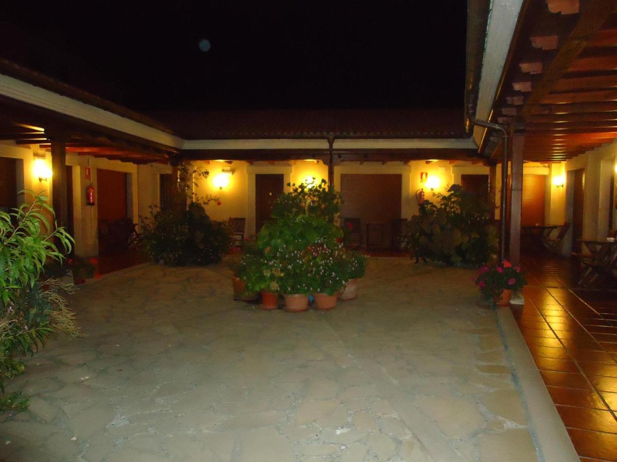 Hotel Arenas De Cabrales- Apartamentos ภายนอก รูปภาพ